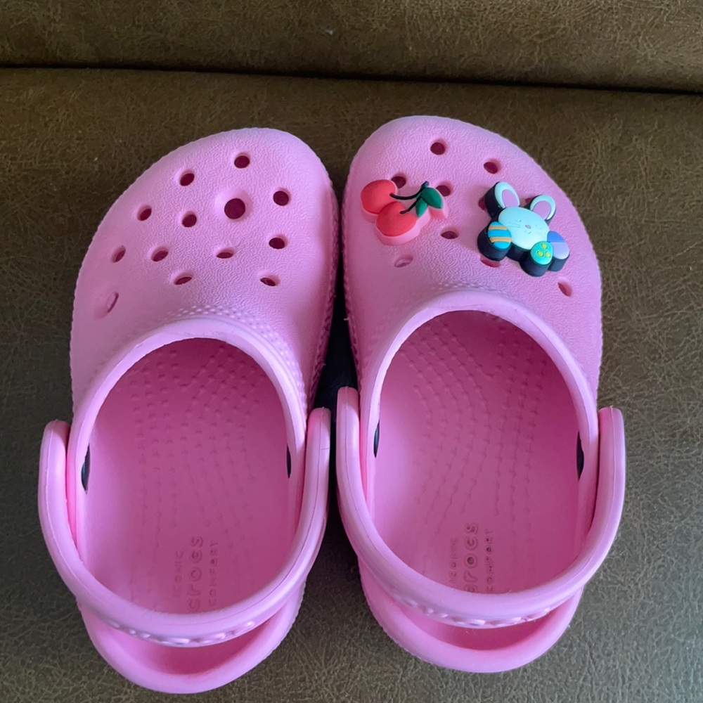 CROCS- pink toddler size 5 with 2 jibbitz